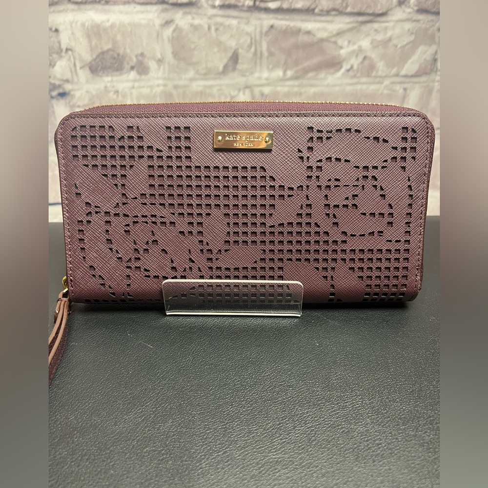 kate spade zip around universal phone holder wristlet/wallet w storybook lining